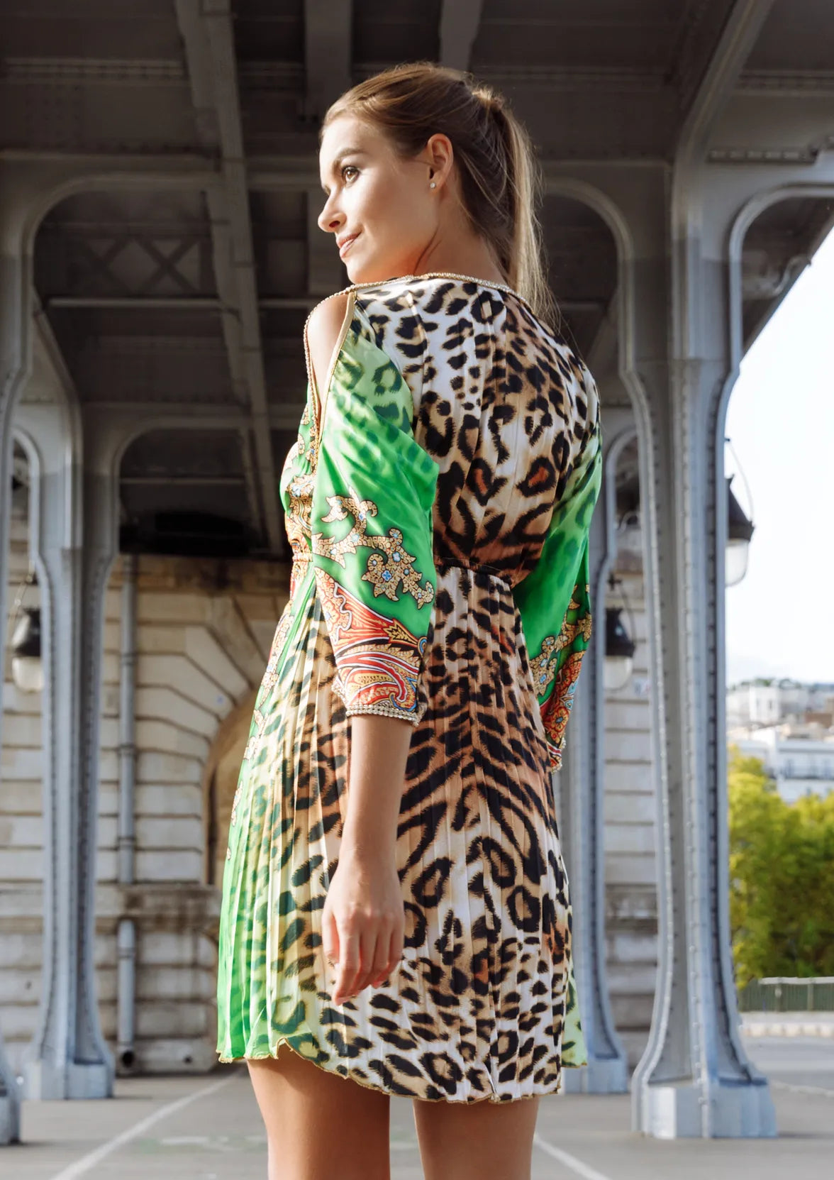 Vestido Cóctel Corto - Estampado Leopardo Naranja y Verde Transparente