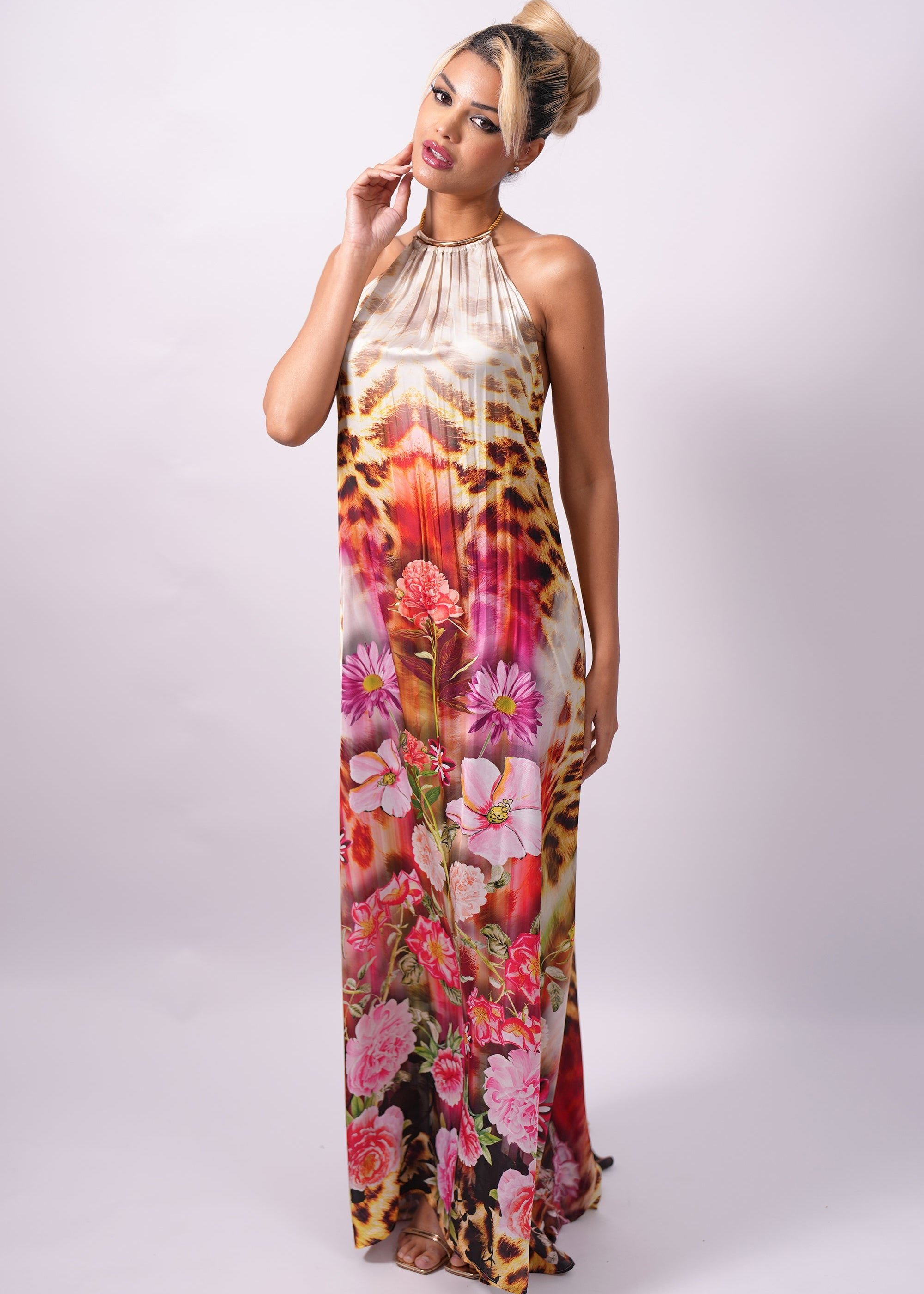 Vestido largo Alessa Green con estampado de jirafa y cuello alto