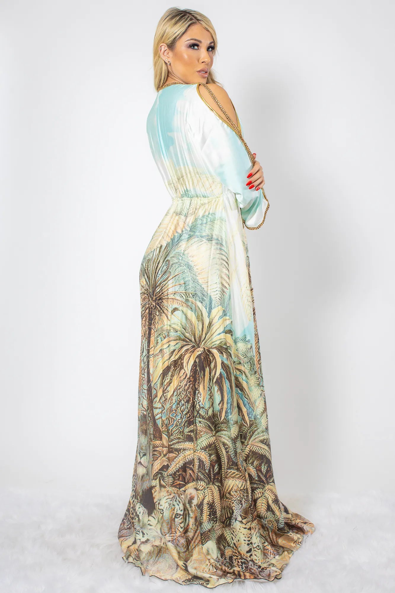 Vestido largo de seda con estampado de la selva y cristales dorados