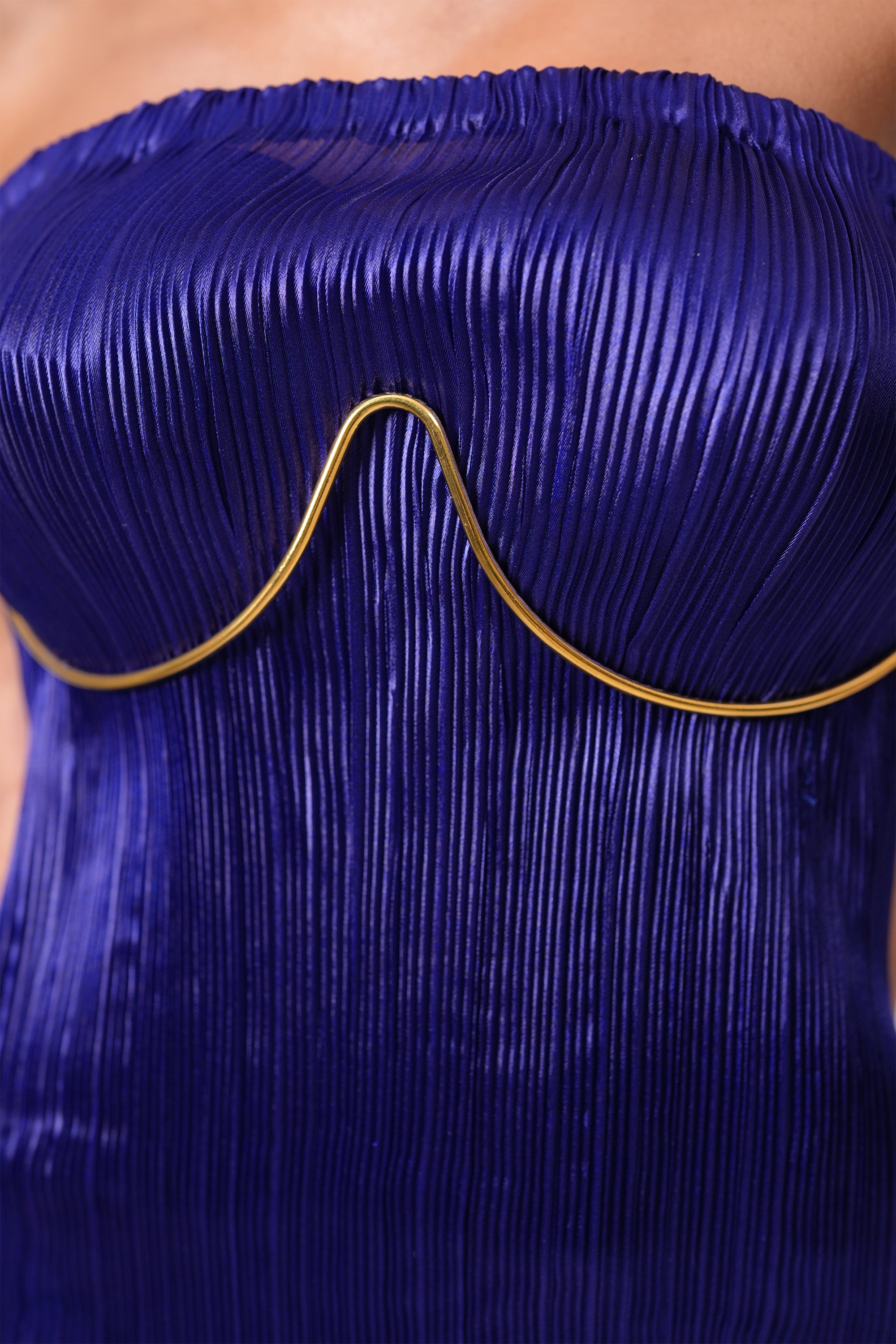 Giomara -Pleated Fabric with Gold Metal accessory